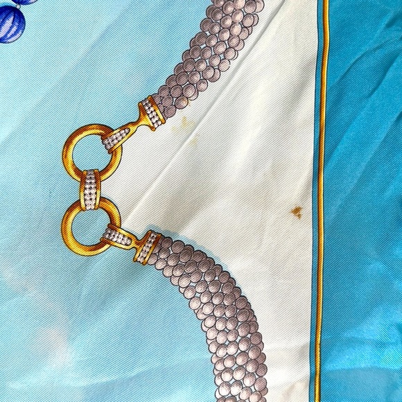 🎉HP🎉Vintage Cartier Scarf - Picture 3 of 8